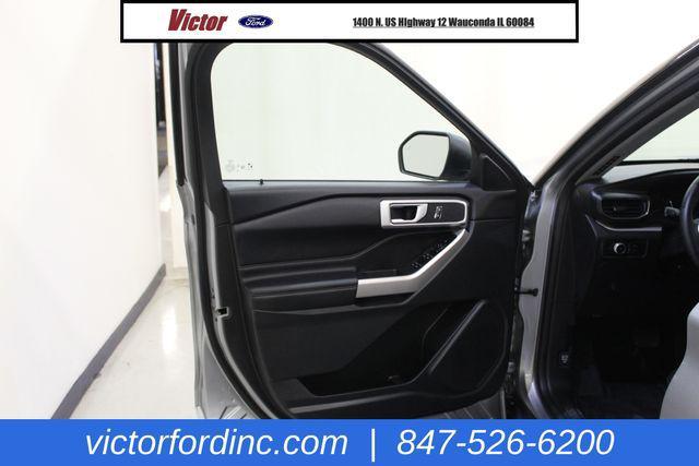 Photo of 2023 Iconic Silver Metallic Ford Explorer