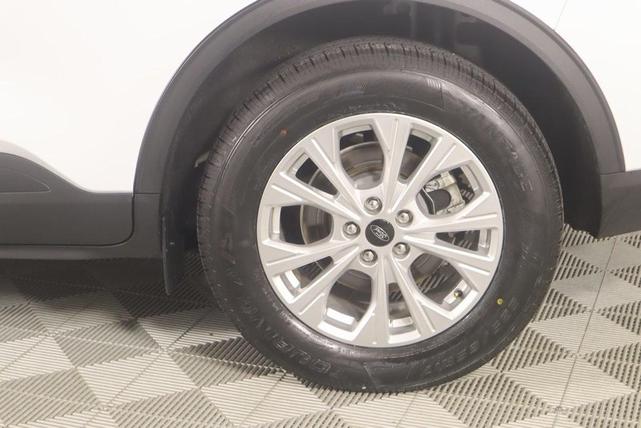 Photo of 2024 Oxford White Ford Escape
