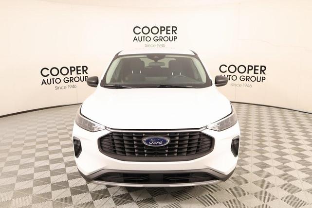 Photo of 2024 Oxford White Ford Escape