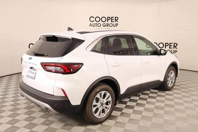 Photo of 2024 Oxford White Ford Escape