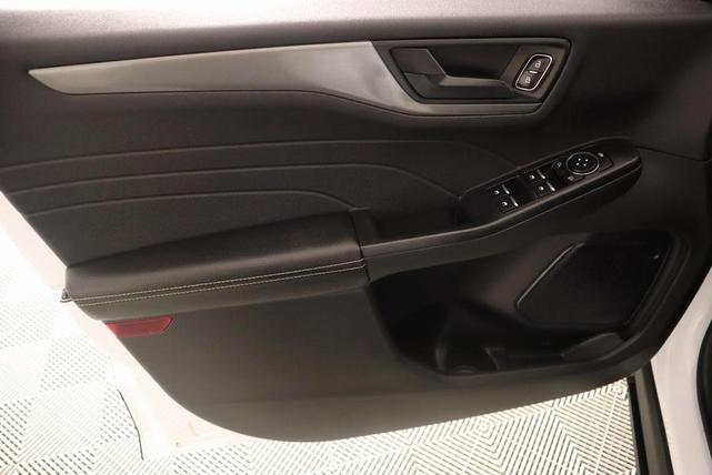 Photo of 2024 Oxford White Ford Escape