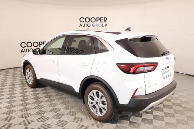 Photo of 2024 Oxford White Ford Escape