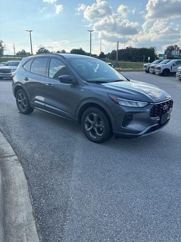 Photo of 2023 rock metallic Ford Escape