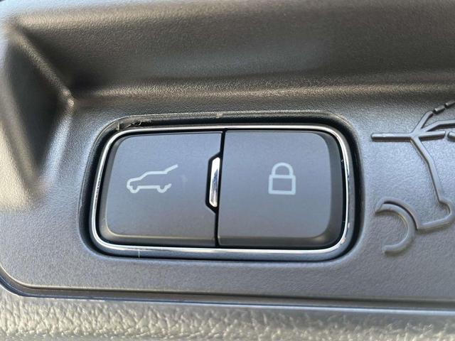 Photo of 2025 Carbonized Gray Metallic Ford Explorer