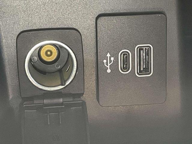 Photo of 2025 Carbonized Gray Metallic Ford Explorer