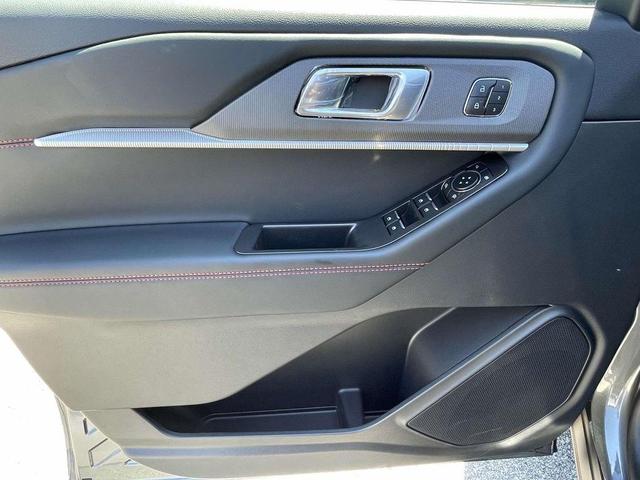 Photo of 2025 Carbonized Gray Metallic Ford Explorer