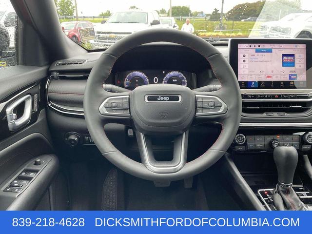 Photo of 2023 Redline Pearlcoat Jeep Compass
