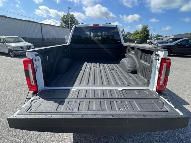 Photo of 2025 Oxford White Ford F-350