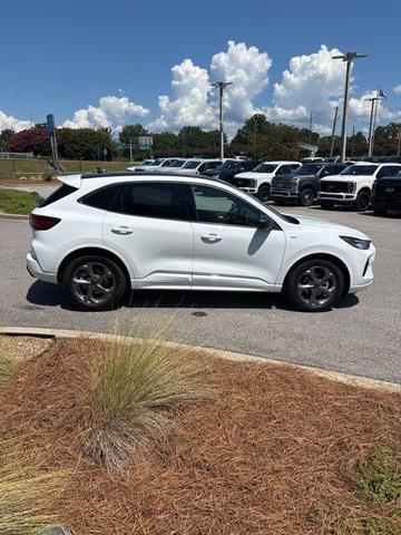 Photo of 2023 Oxford White Ford Escape