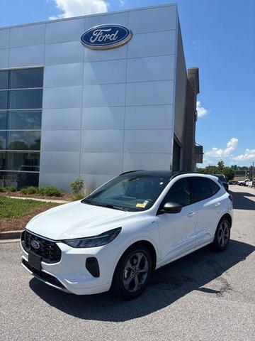 Photo of 2023 Oxford White Ford Escape
