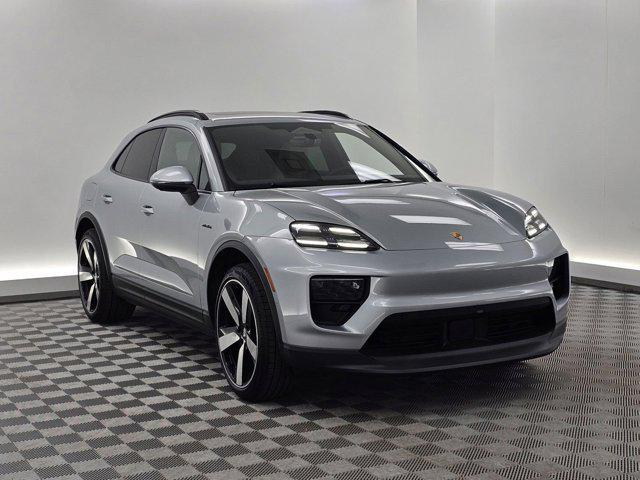 Photo of 2025 Dolomite Silver Metallic Porsche Macan
