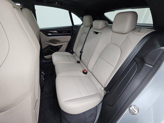 Photo of 2025 Dolomite Silver Metallic Porsche Macan