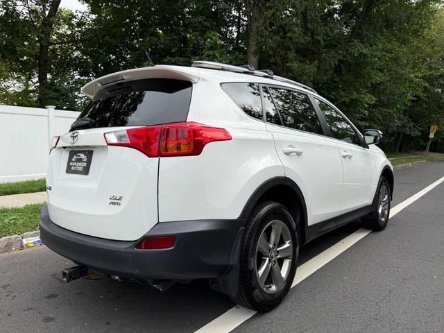 Photo of 2015 Super White Toyota RAV4