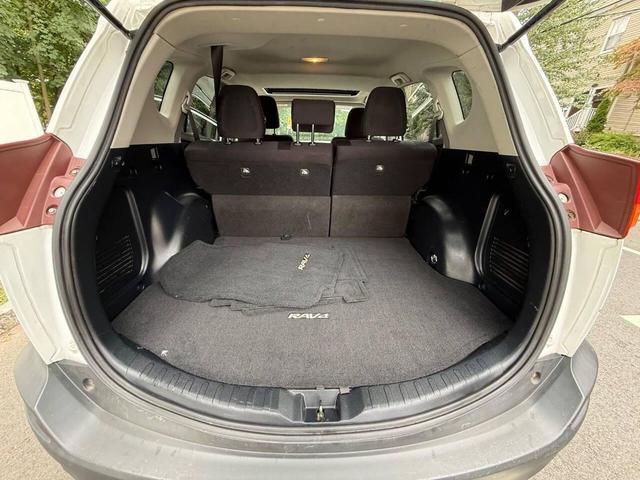 Photo of 2015 Super White Toyota RAV4