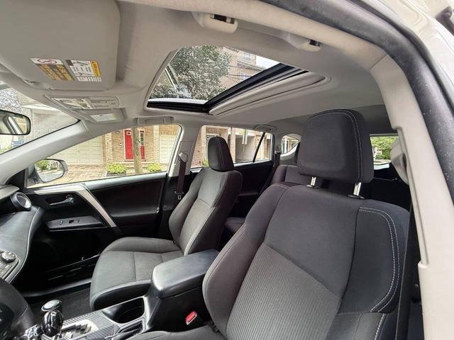 Photo of 2015 Super White Toyota RAV4