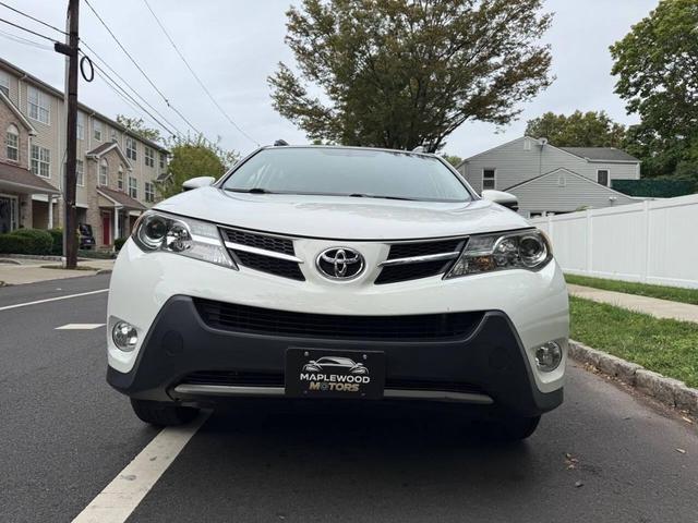 Photo of 2015 Super White Toyota RAV4