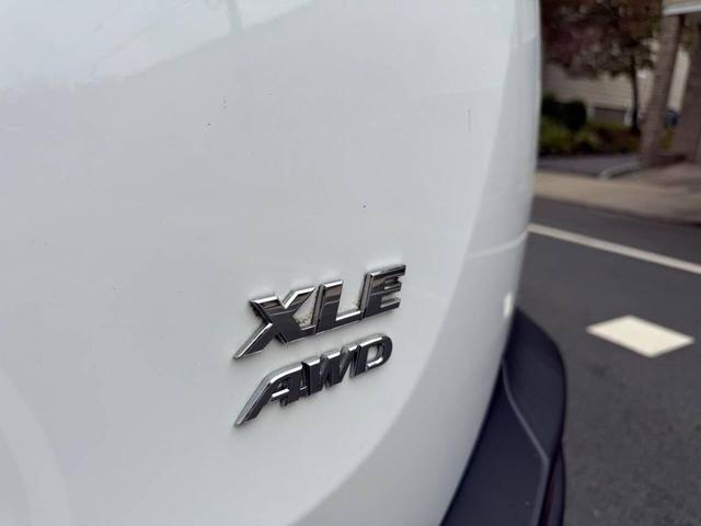 Photo of 2015 Super White Toyota RAV4