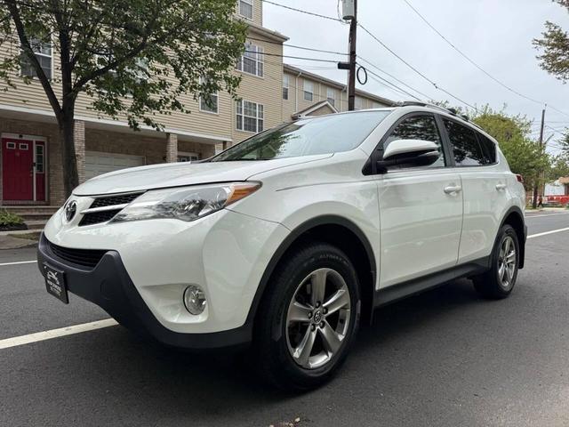 Photo of 2015 Super White Toyota RAV4