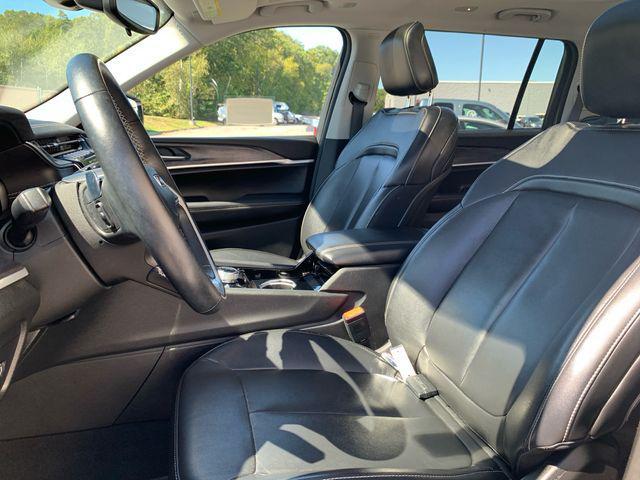 Photo of 2022 Bright White Clearcoat Jeep Grand Cherokee L