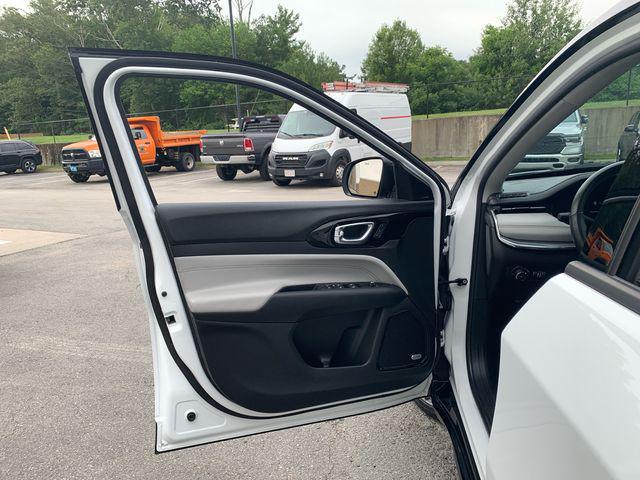 Photo of 2022 Bright White Clearcoat Jeep Compass