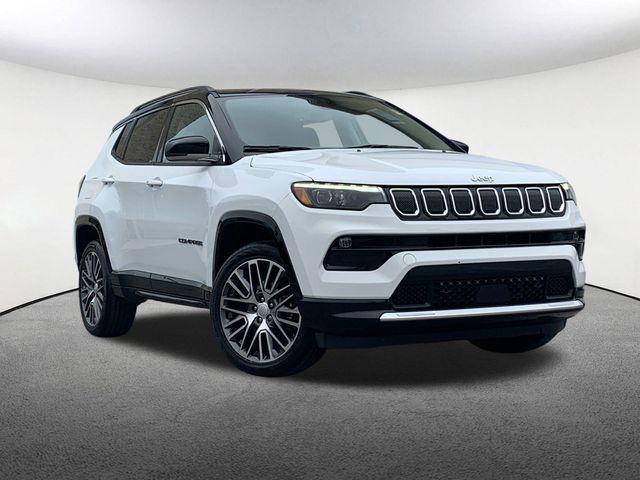 Photo of 2022 Bright White Clearcoat Jeep Compass
