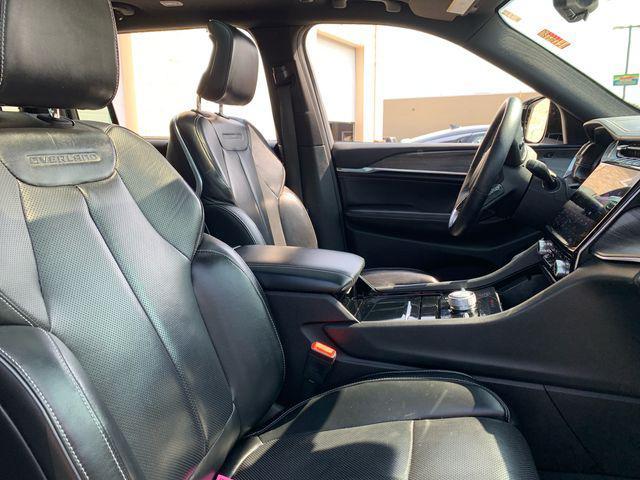 Photo of 2022 Silver Zynith Jeep Grand Cherokee L