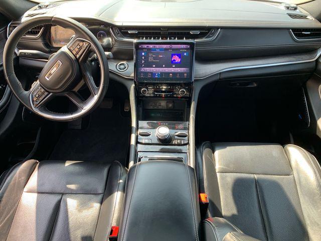 Photo of 2022 Silver Zynith Jeep Grand Cherokee L