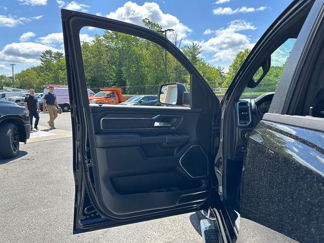 Photo of 2025 Diamond Black Crystal Pearlcoat RAM 1500
