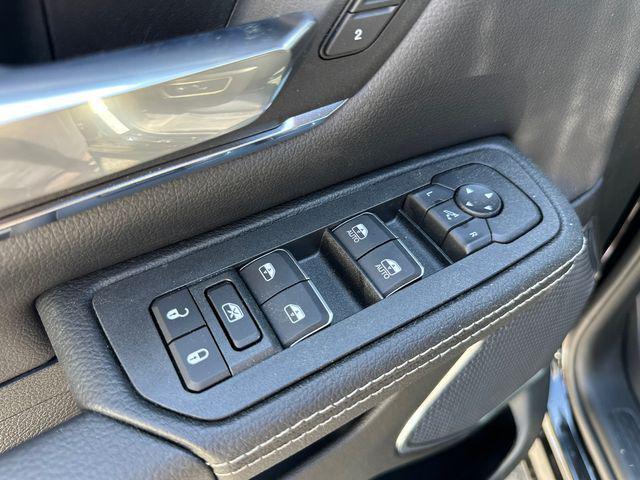 Photo of 2025 Diamond Black Crystal Pearlcoat RAM 1500