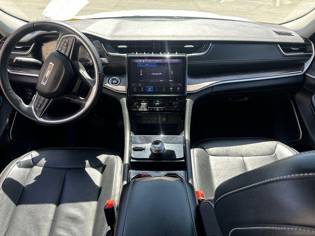 Photo of 2021 Bright White Clearcoat Jeep Grand Cherokee L