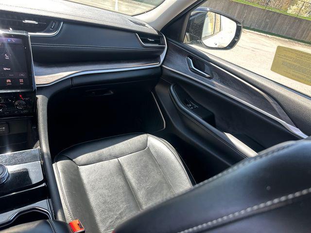 Photo of 2021 Bright White Clearcoat Jeep Grand Cherokee L