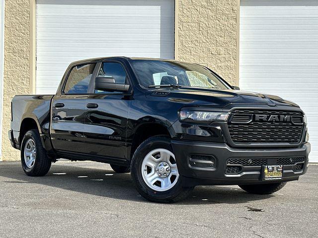 Photo of 2025 Diamond Black Crystal Pearlcoat RAM 1500