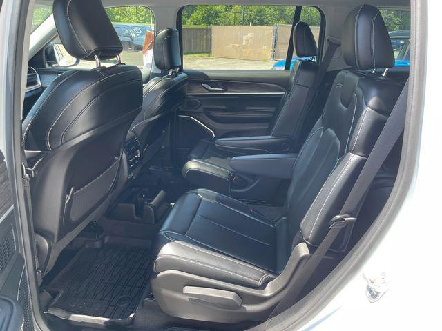 Photo of 2021 Bright White Clearcoat Jeep Grand Cherokee L