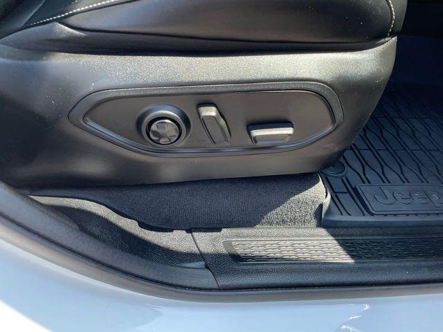 Photo of 2021 Bright White Clearcoat Jeep Grand Cherokee L