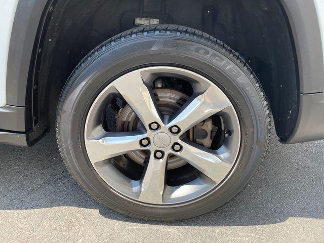 Photo of 2021 Bright White Clearcoat Jeep Grand Cherokee L