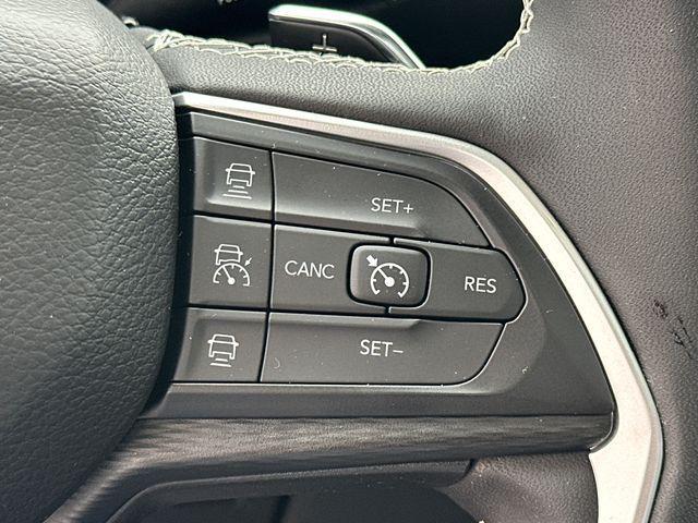 Photo of 2023 Bright White Clearcoat Jeep Grand Cherokee