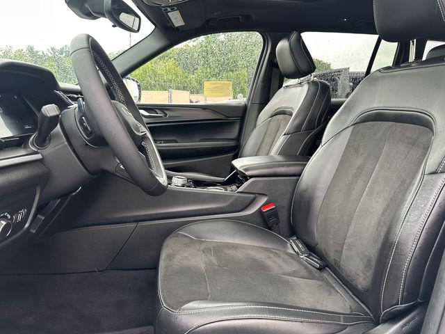 Photo of 2023 Bright White Clearcoat Jeep Grand Cherokee