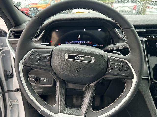 Photo of 2023 Bright White Clearcoat Jeep Grand Cherokee