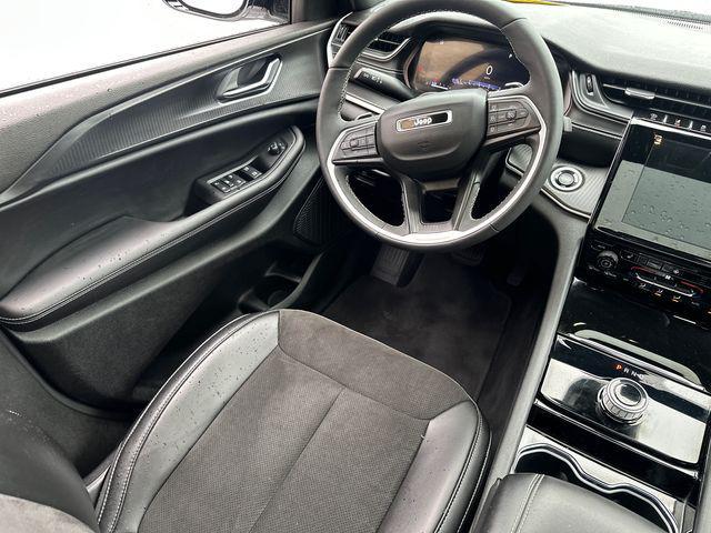 Photo of 2023 Bright White Clearcoat Jeep Grand Cherokee