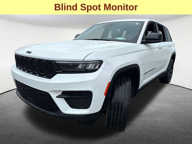 Photo of 2023 Bright White Clearcoat Jeep Grand Cherokee