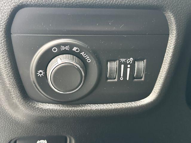 Photo of 2023 Bright White Clearcoat Jeep Grand Cherokee