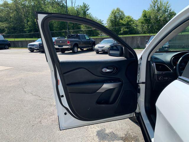 Photo of 2021 Bright White Clearcoat Jeep Cherokee