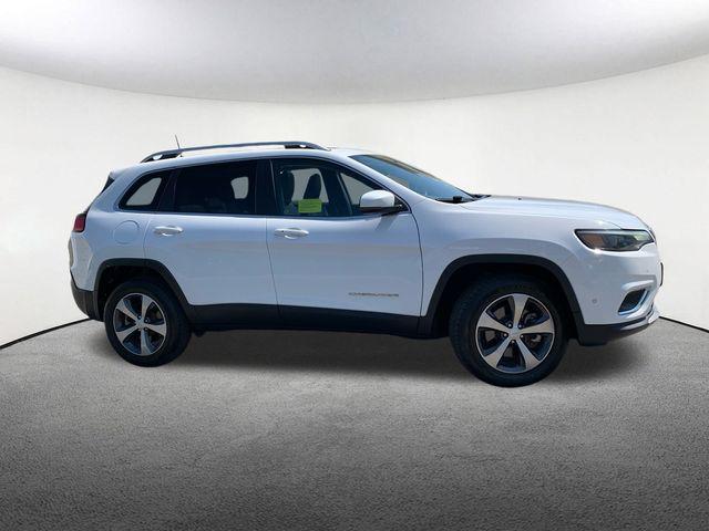 Photo of 2021 Bright White Clearcoat Jeep Cherokee
