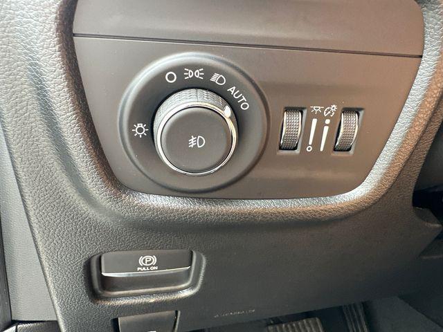 Photo of 2023 Silver Zynith Jeep Grand Cherokee L