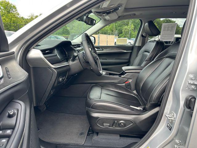 Photo of 2023 Silver Zynith Jeep Grand Cherokee L