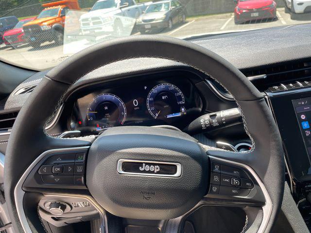 Photo of 2025 Bright White Clearcoat Jeep Grand Cherokee