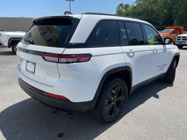 Photo of 2025 Bright White Clearcoat Jeep Grand Cherokee