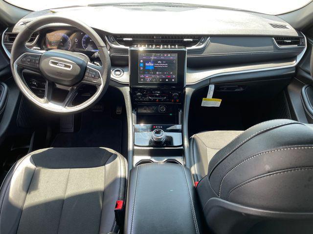Photo of 2025 Bright White Clearcoat Jeep Grand Cherokee