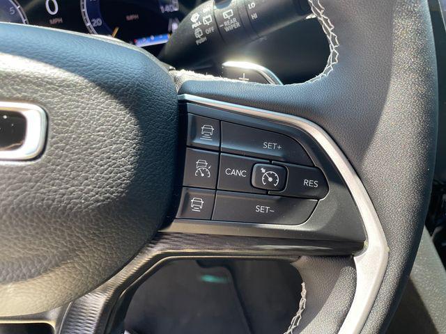 Photo of 2025 Bright White Clearcoat Jeep Grand Cherokee