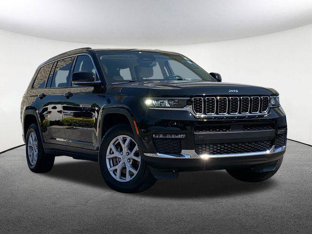 Photo of 2021 Diamond Black Crystal Pearlcoat Jeep Grand Cherokee L